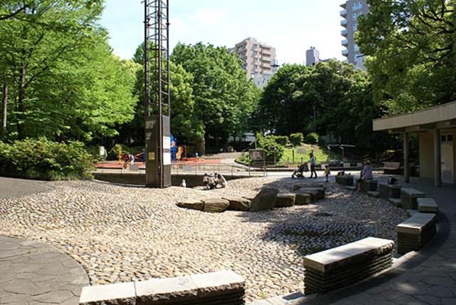 【スカイコートお茶の水女子大前の公園】