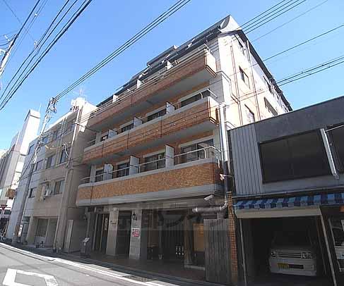 【サイト烏丸三条町の建物外観】