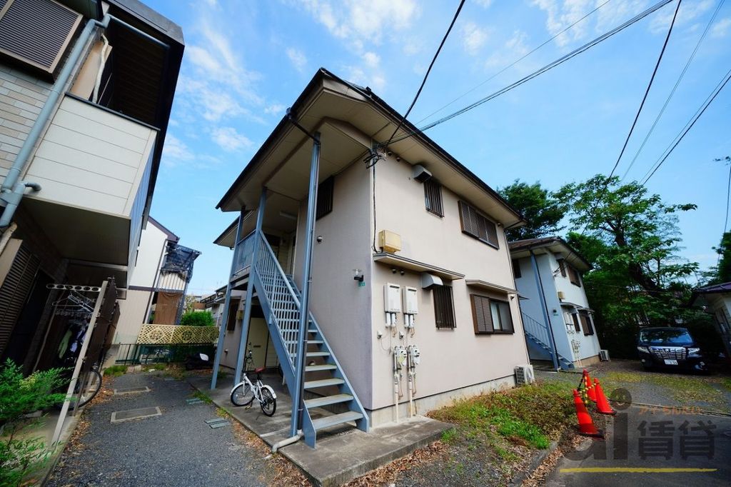 【小平市学園東町のアパートの建物外観】