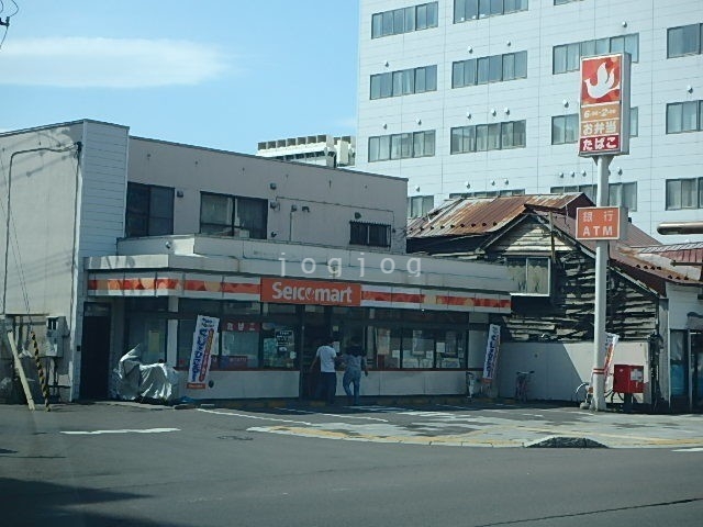 【札幌市中央区南一条西のマンションのコンビニ】