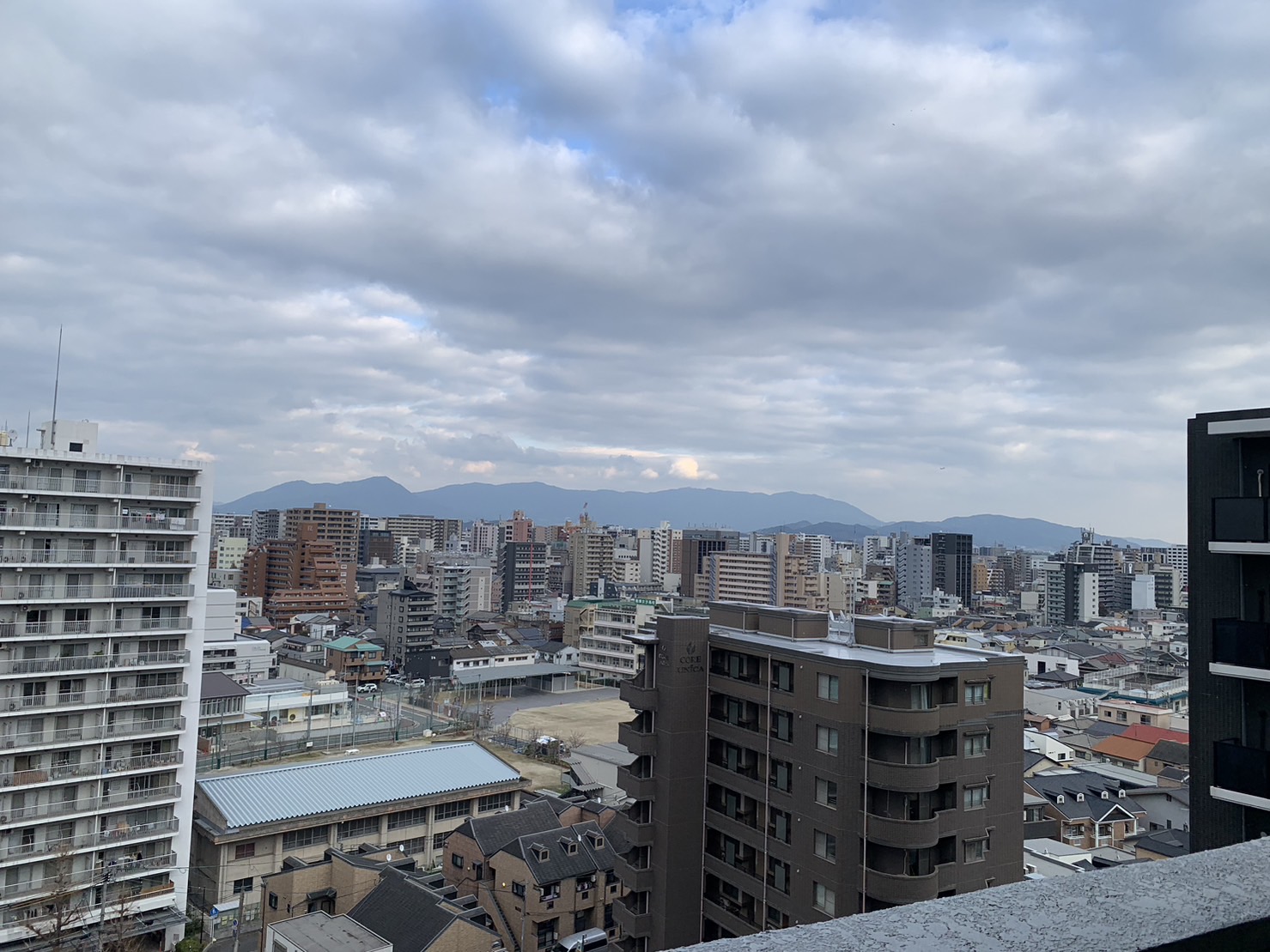 【福岡市博多区住吉のマンションのロビー】