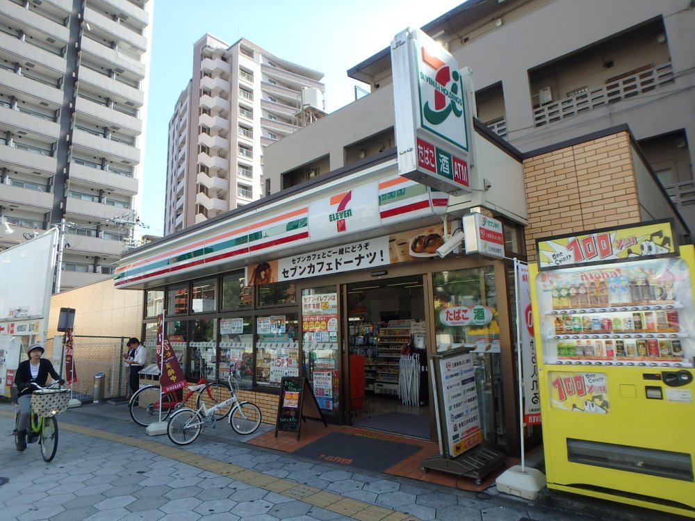 コンビニ　セブンイレブン大阪鶴橋駅西店（コンビニ）まで406m
