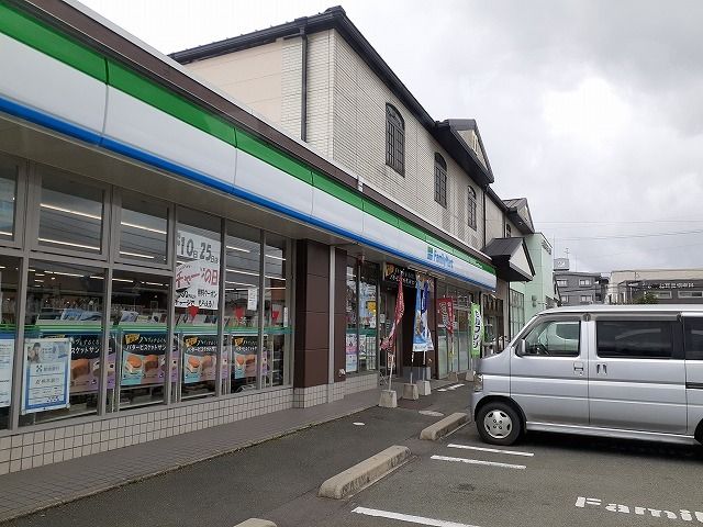 コンビニ　ファミリーマート長嶺南店（コンビニ）まで850m