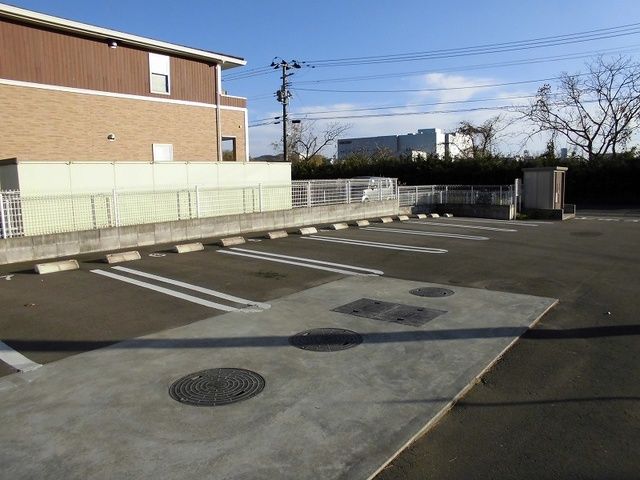 【柴田郡柴田町大字船迫のアパートの駐車場】