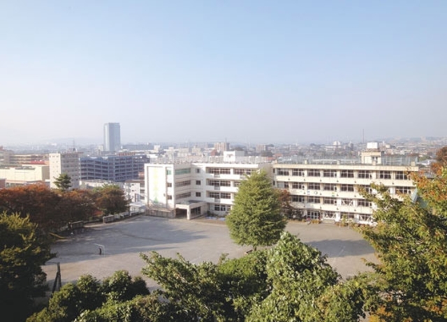 【海老名市国分南のマンションの小学校】