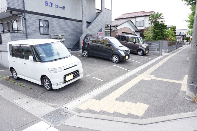 【仙台市宮城野区鶴ケ谷のアパートの駐車場】