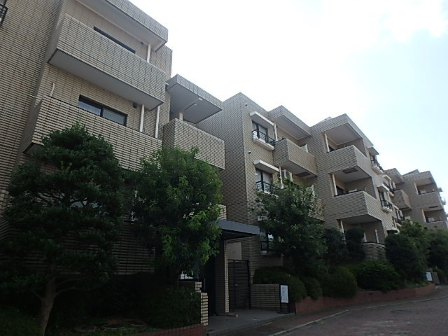 町田市玉川学園のマンションの建物外観