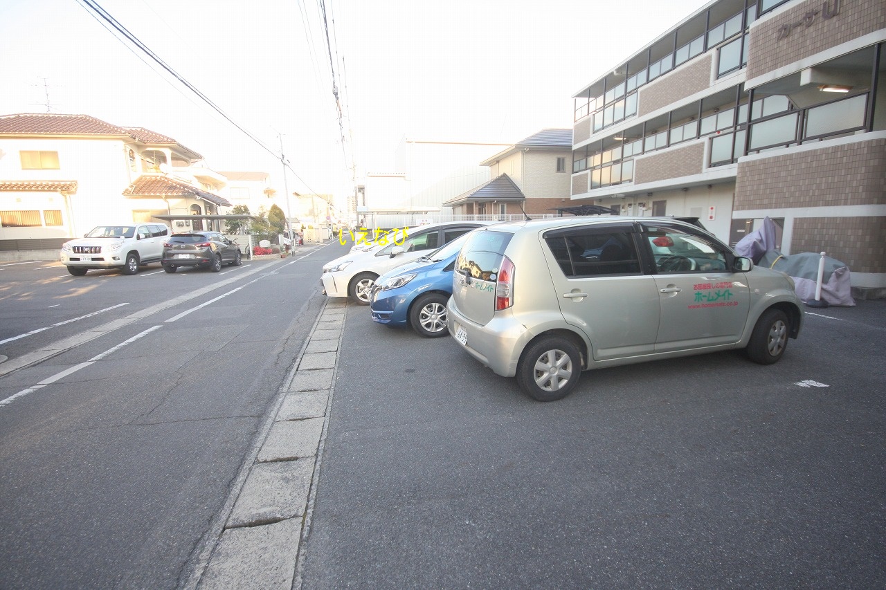 【岡山市北区西之町のマンションの駐車場】