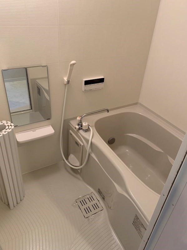 バス・シャワールーム　※別部屋参考画像