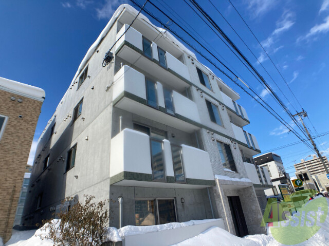 札幌市東区北十二条東のマンションの建物外観