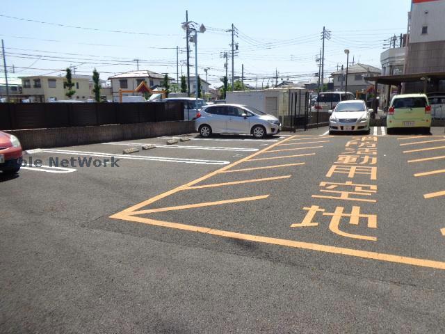 【カーサ・ベルデ（下市場町）の駐車場】