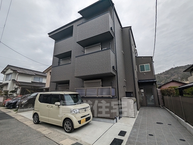 大津市錦織のマンションの建物外観