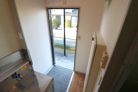 玄関　※別号室の写真です。