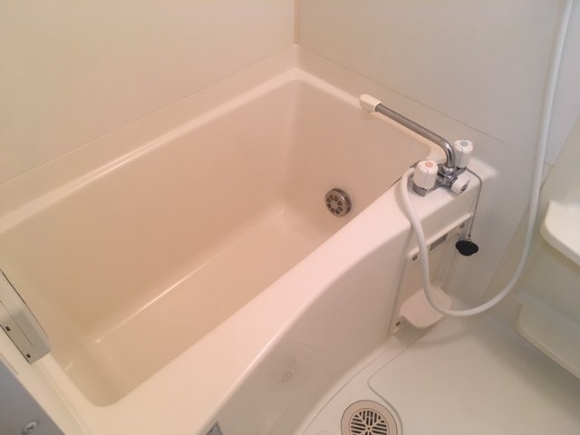 バス・シャワールーム　都市ガスで追い焚き機能付き