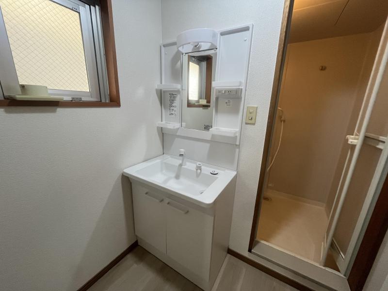 洗面設備　洗面室に窓もあり明るいです♪