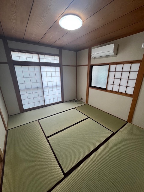 西本折町アパートの居間写真