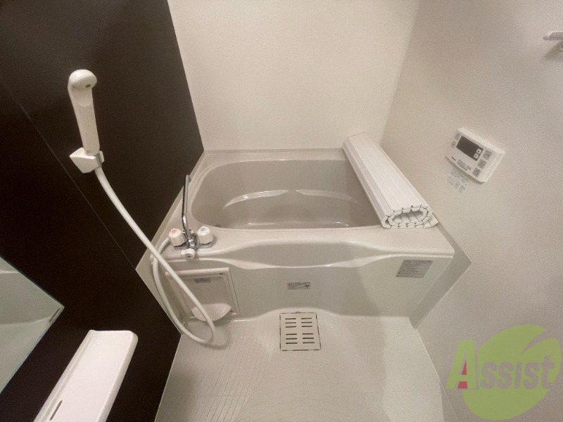 バス・シャワールーム　追い焚き機能付きですのでいつでも温かいお風呂に入れます。