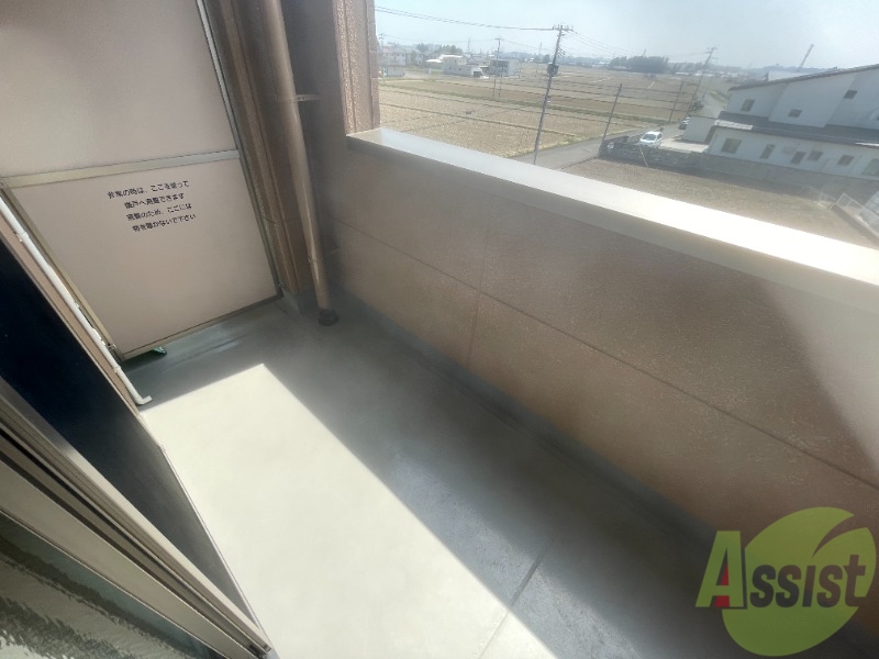 バルコニー　バルコニーはこちらです。広いのでのびのびと作業ができますね