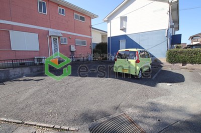 駐車場　車をお持ちの方に嬉しい駐車場付きの物件です