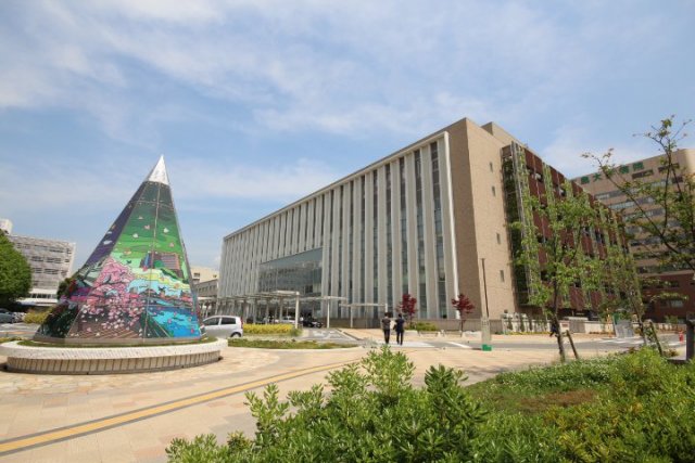 大学・短大　国立広島大学医学部（大学・短大）まで636m