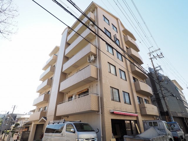 建物外観　マンションタイプですね。