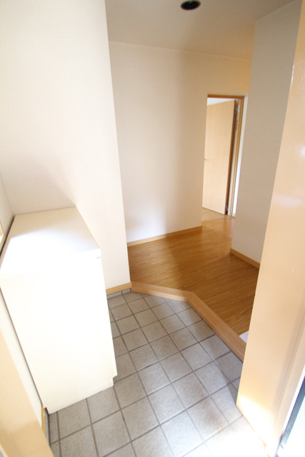 玄関　※他のお部屋の参考写真です