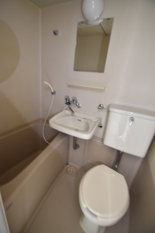 バス・シャワールーム　※別部屋参考写真