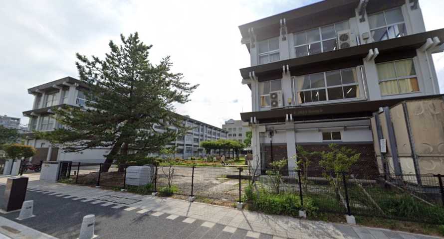 小学校　久松小学校（小学校）まで379m