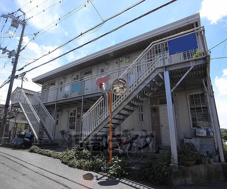 建物外観　２階建てのハイツです。