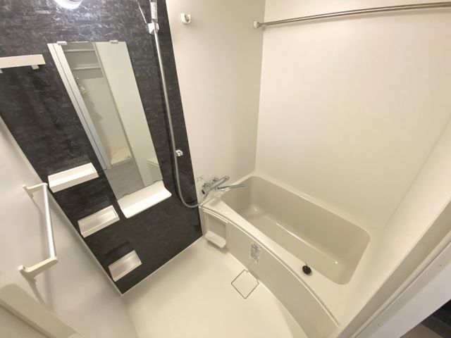 バス・シャワールーム　※部屋毎でカラーに違いがある場合がございます。