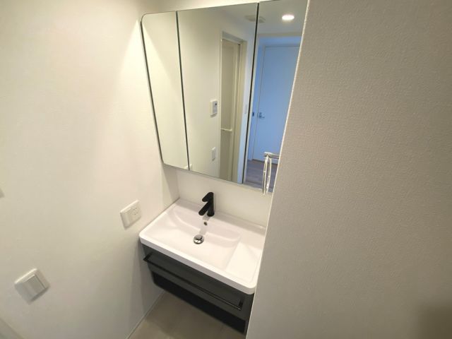 洗面設備　※部屋毎でカラーに違いがある場合がございます。