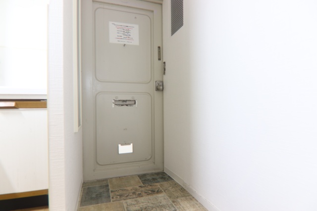 玄関　※他の号室の参考写真です※
