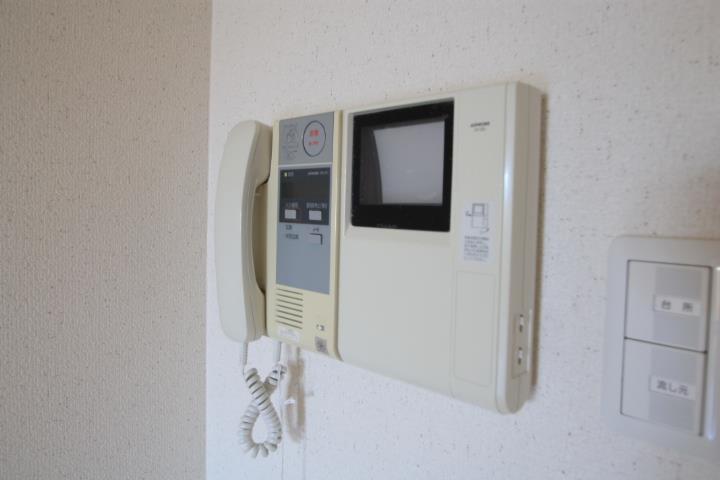 その他　モニターホンで相手の顔が見えて安心!!