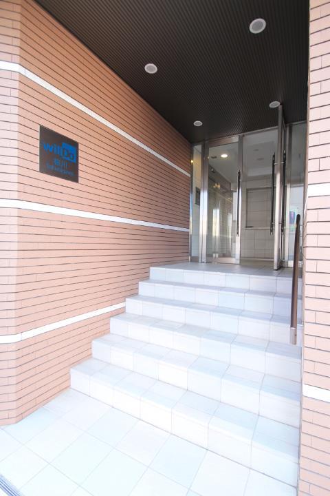 エントランス　オートロック付きで防犯面も◎!!