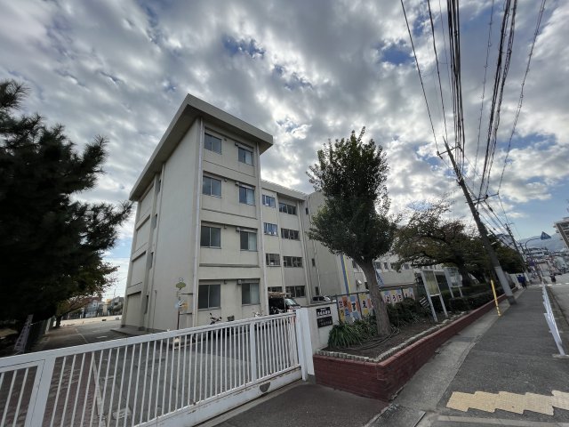 小学校　宝塚市立末成小学校（小学校）まで515m