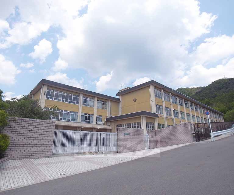 中学校　春日丘中学校（中学校）まで531m