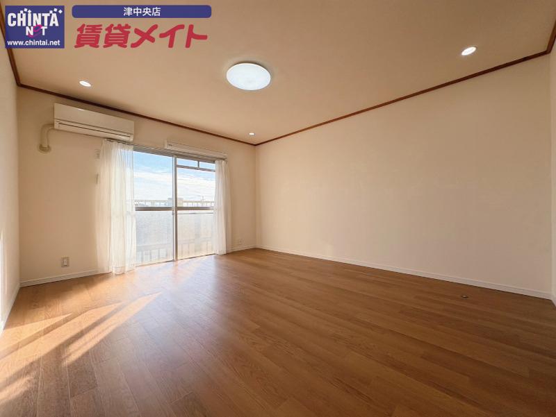 居室・リビング　同じ物件、別部屋の写真です