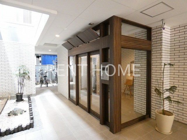 エントランス　オートロック完備