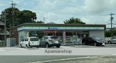 コンビニ　ファミリーマート（コンビニ）まで686m