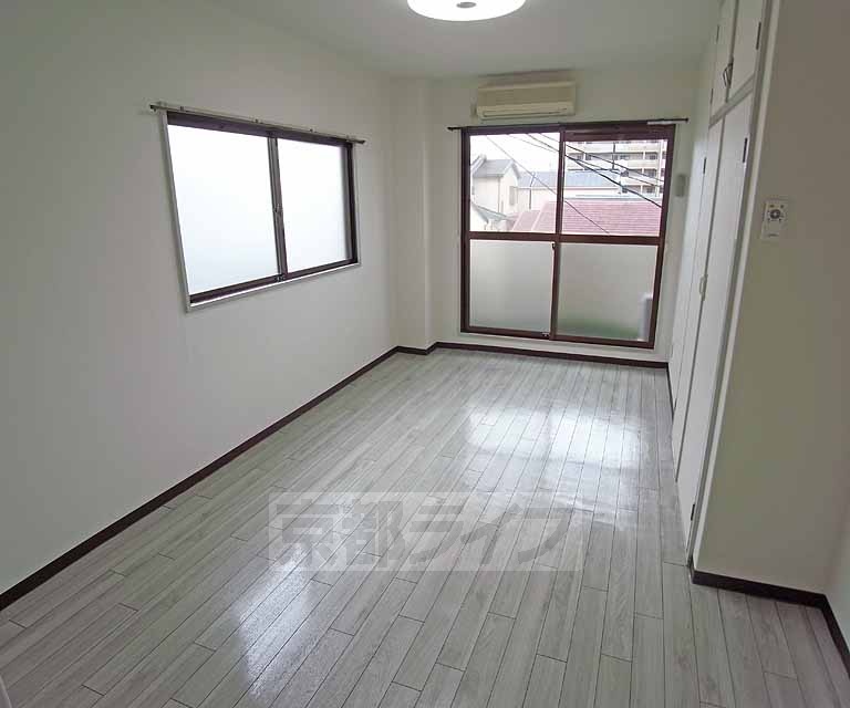 居室・リビング　ピカピカの室内