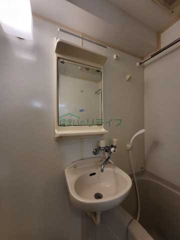 洗面設備　別部屋参考写真となります。