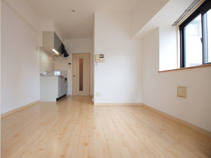 居室・リビング　出窓付きの角部屋です。