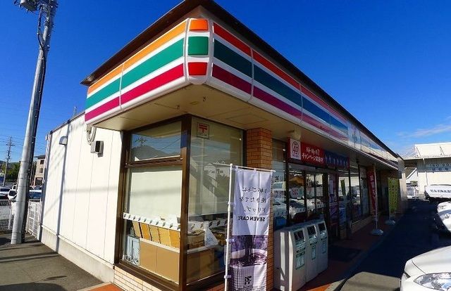 コンビニ　セブンイレブン広沢１丁目店（コンビニ）まで240m