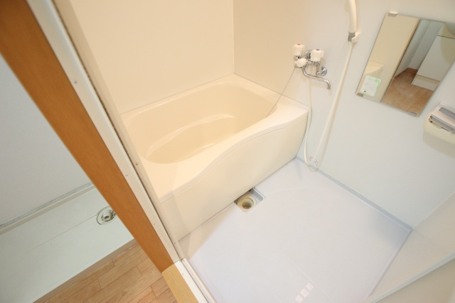 バス・シャワールーム　※別室の参考写真の為、現況優先です。