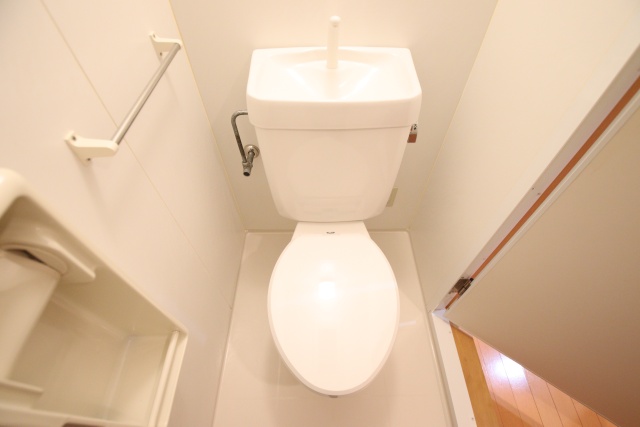 トイレ　※別室の参考写真の為、現況優先です。