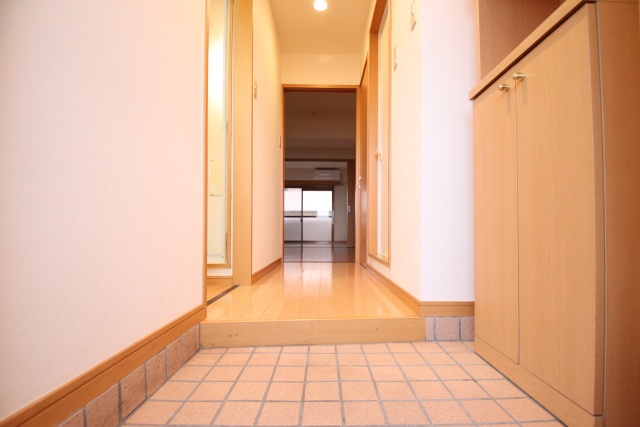 玄関　※別室の参考写真の為、現況優先です。