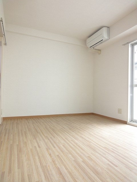 居室・リビング　別号室参考写真