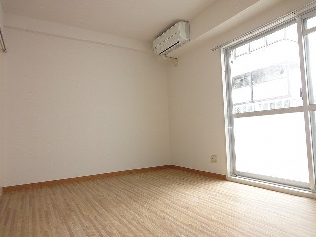 居室・リビング　別号室参考写真