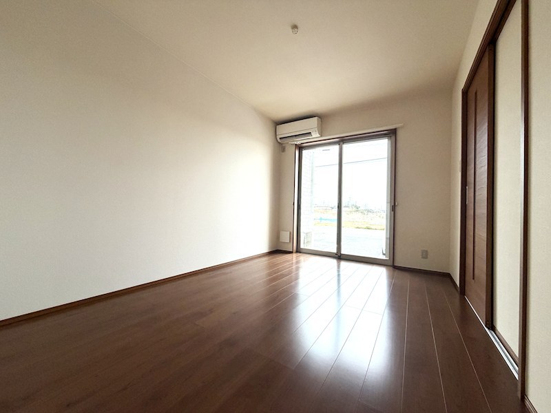 居室・リビング　約10帖のLDKはご家族の寛ぎの空間