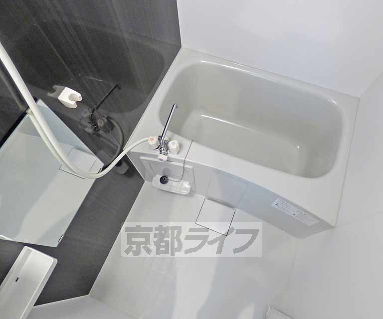 バス・シャワールーム　バスルームです。